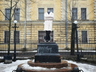 Памятник белому пальто - Anastasiia Vladyckina