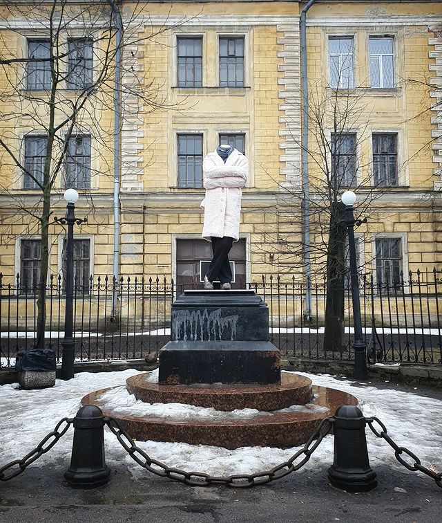 Памятник белому пальто - Anastasiia Vladyckina
