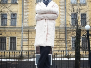 Памятник белому пальто - Anastasiia Vladyckina